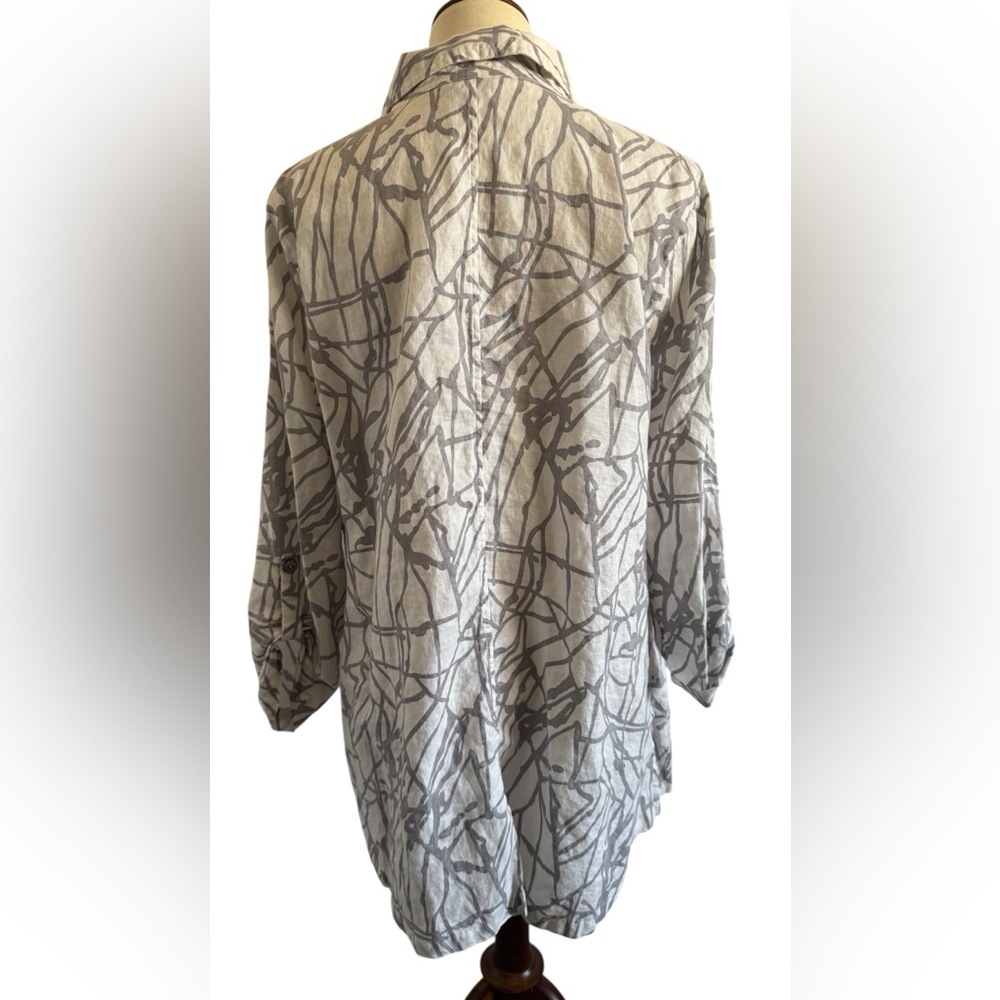 John Mark Gray And White Abstract Patterned Butto… - image 5